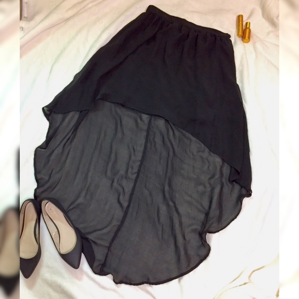 ✨ NEW✨High-low black skirt